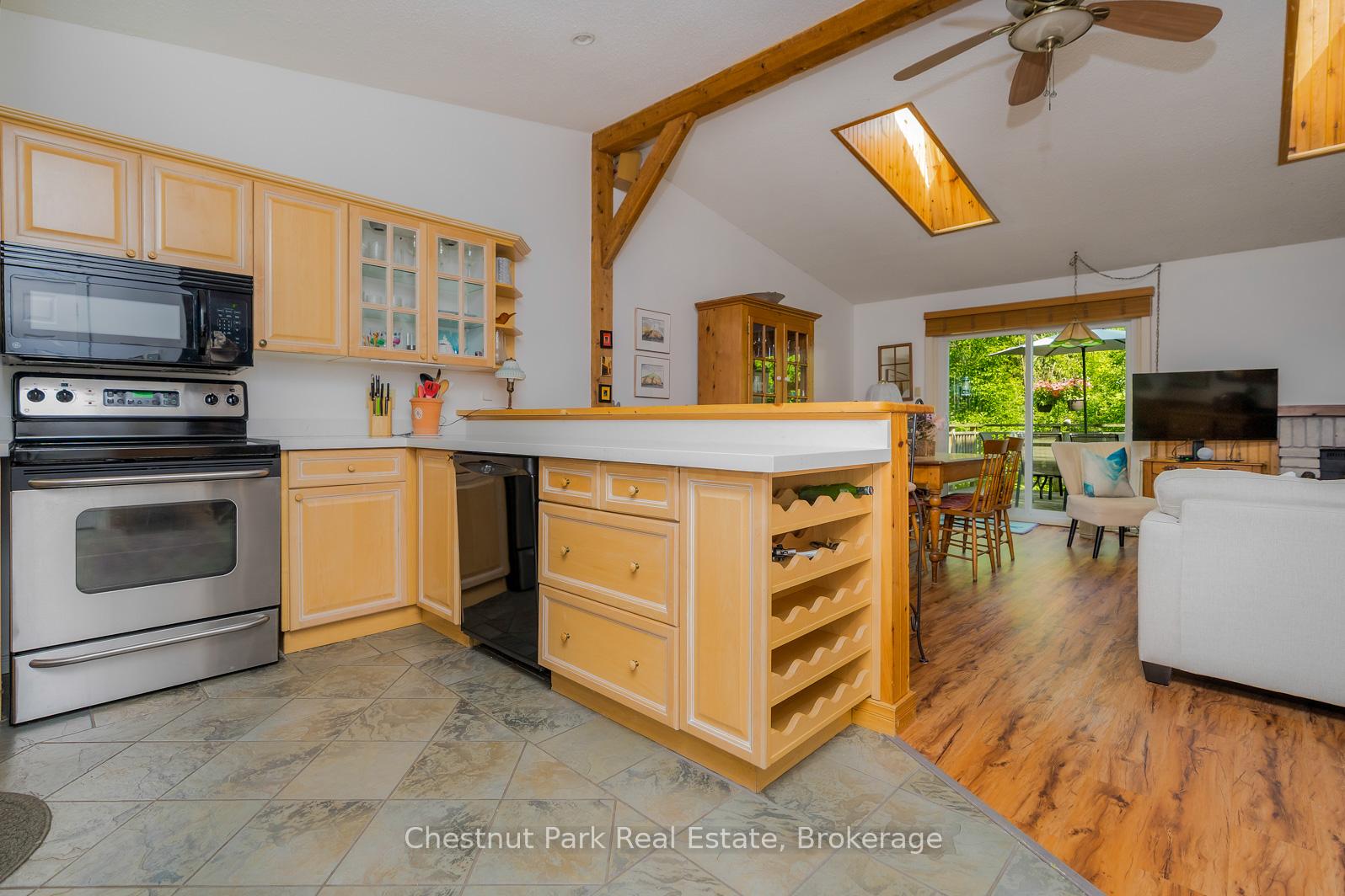 Photo 6 of 197 Escarpment Crescent, Collingwood — HOMEH