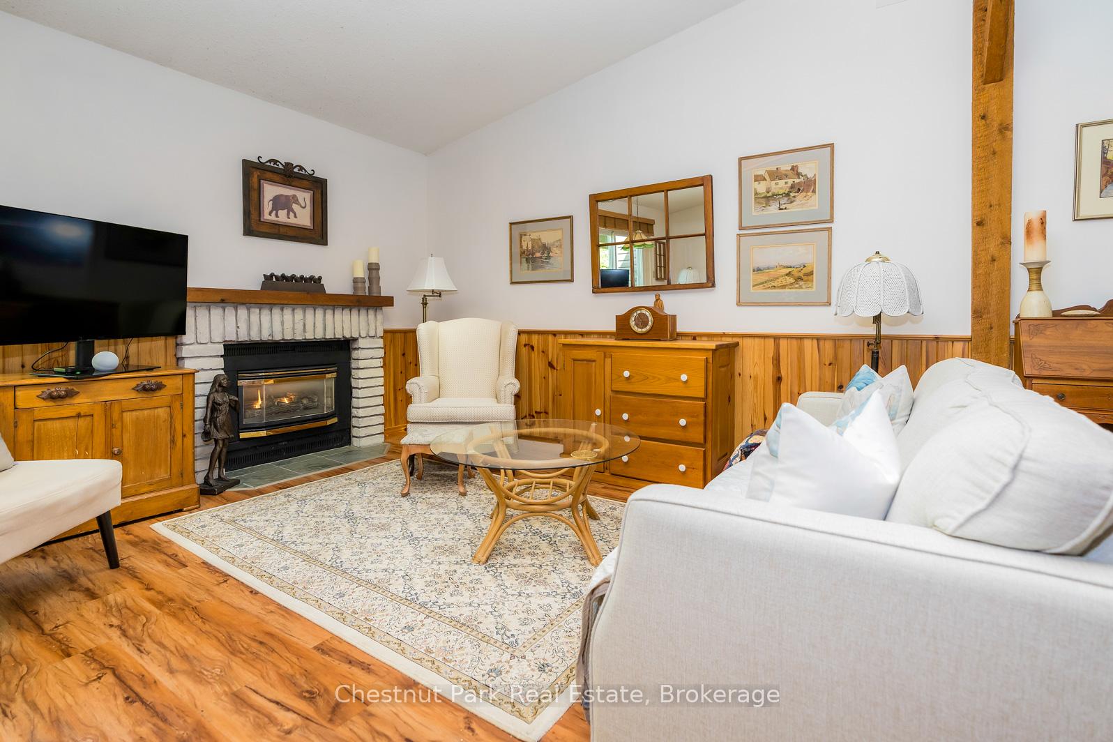 Photo 10 of 197 Escarpment Crescent, Collingwood — HOMEH
