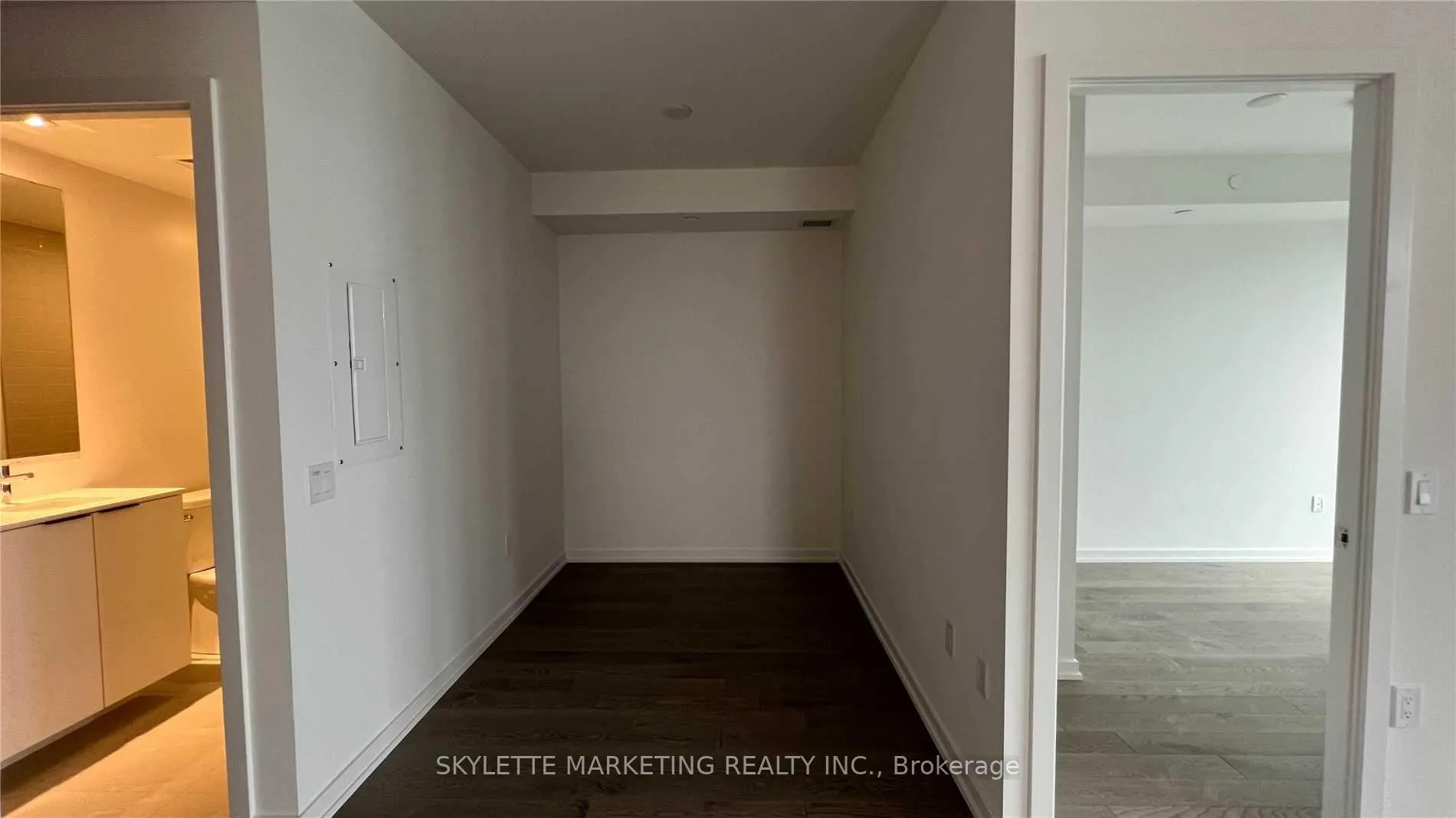 Photo 7 of Unit 801, 50 Power Street, Toronto, Moss Park — HOMEH