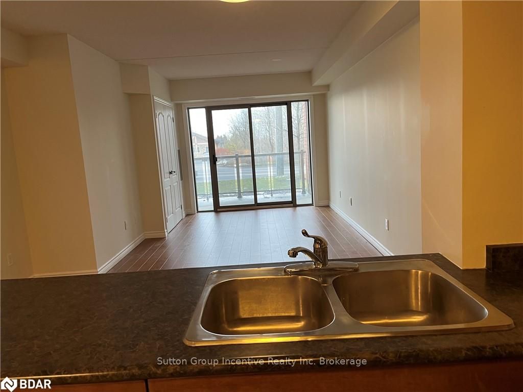 Photo 4 of Unit 103, 496 Yonge Street, Barrie, Painswick North — HOMEH