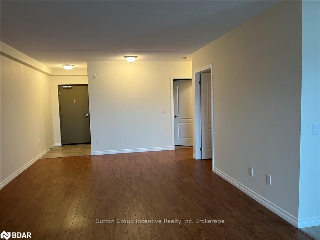 Photo 15 of Unit 103, 496 Yonge Street, Barrie, Painswick North — HOMEH