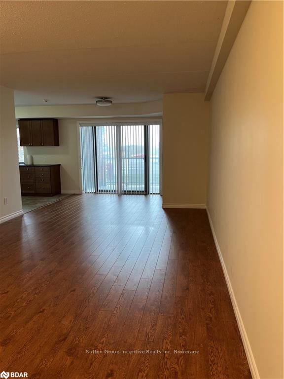 Photo 6 of Unit 101, 496 Yonge Street, Barrie, Painswick North — HOMEH