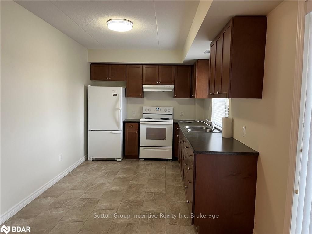 Photo 21 of Unit 101, 496 Yonge Street, Barrie, Painswick North — HOMEH