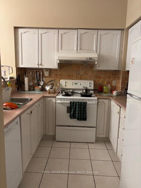 Photo 8 of Unit 2, 23 St. Moritz Way, Markham, Unionville — HOMEH
