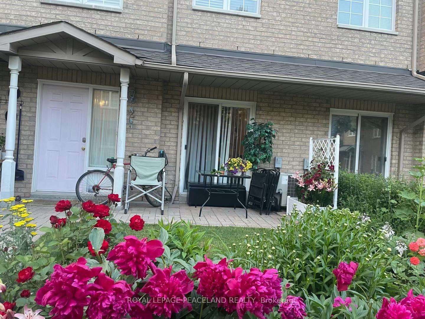 Photo 10 of Unit 2, 23 St. Moritz Way, Markham, Unionville — HOMEH