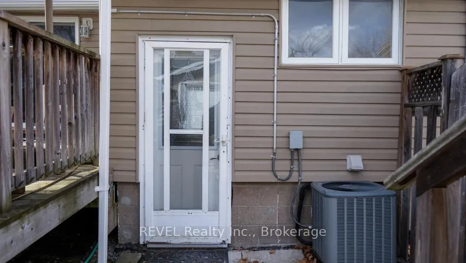 Photo 3 of 31 Philip Street, St. Catharines, Oakdale — HOMEH