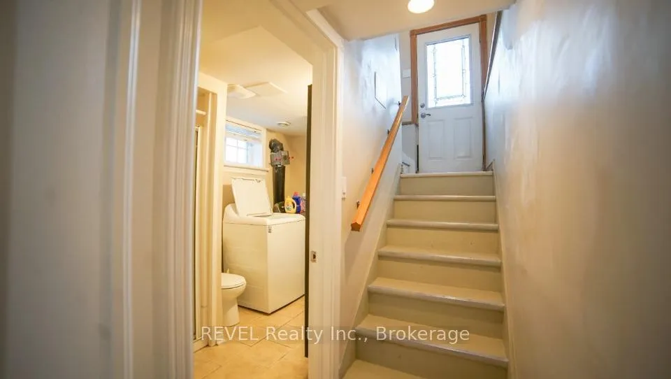 Photo 5 of 31 Philip Street, St. Catharines, Oakdale — HOMEH