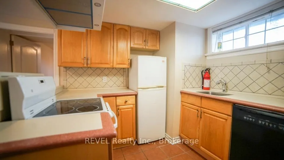 Photo 10 of 31 Philip Street, St. Catharines, Oakdale — HOMEH