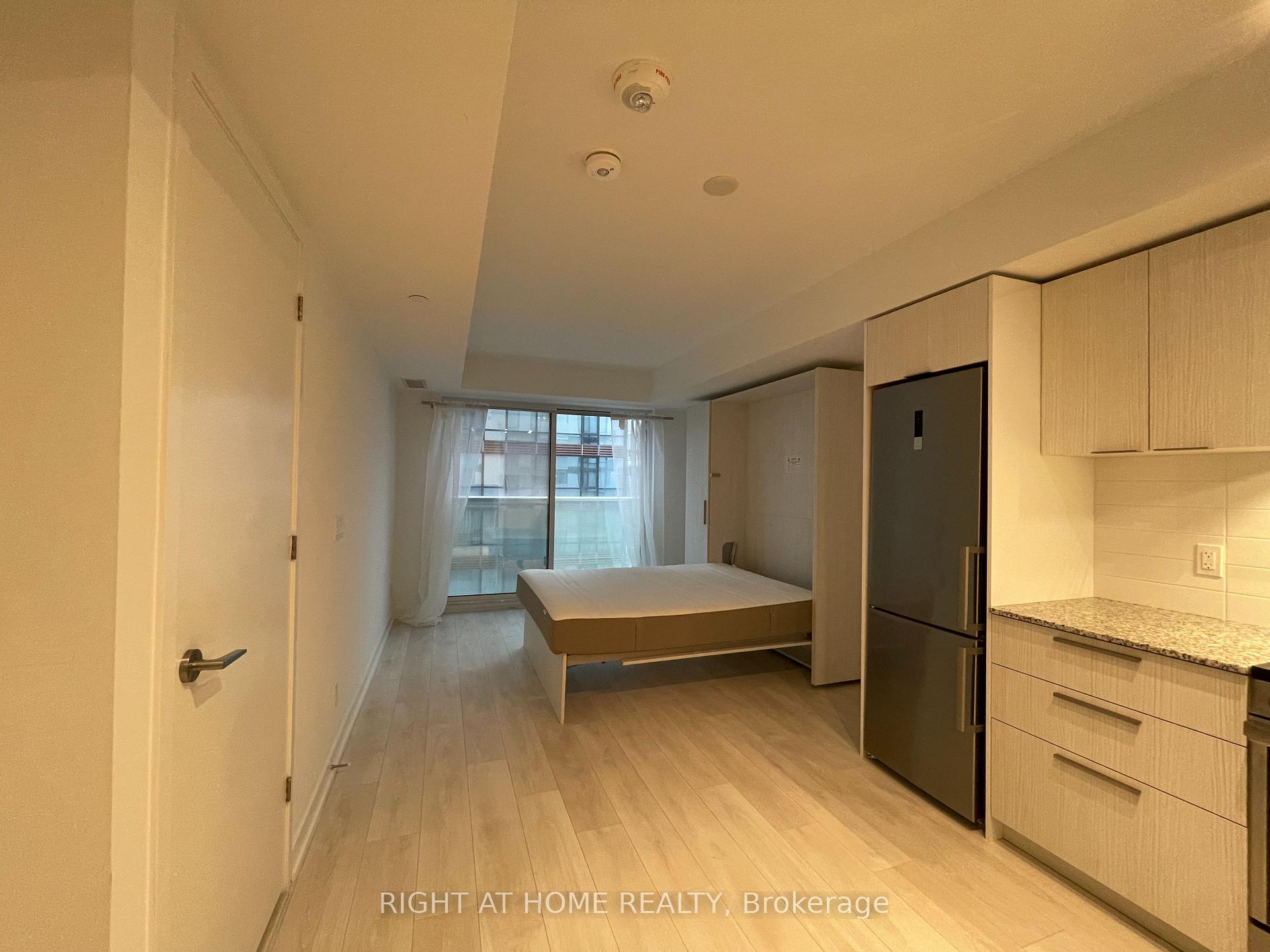 Front of Unit 2004, 501 Yonge Street