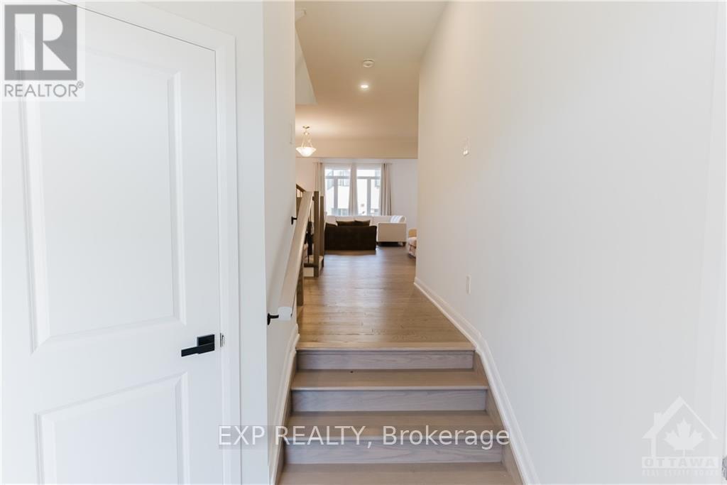 Photo 2 of 853 Cappamore Drive, Ottawa, Barrhaven - Half Moon Bay — HOMEH