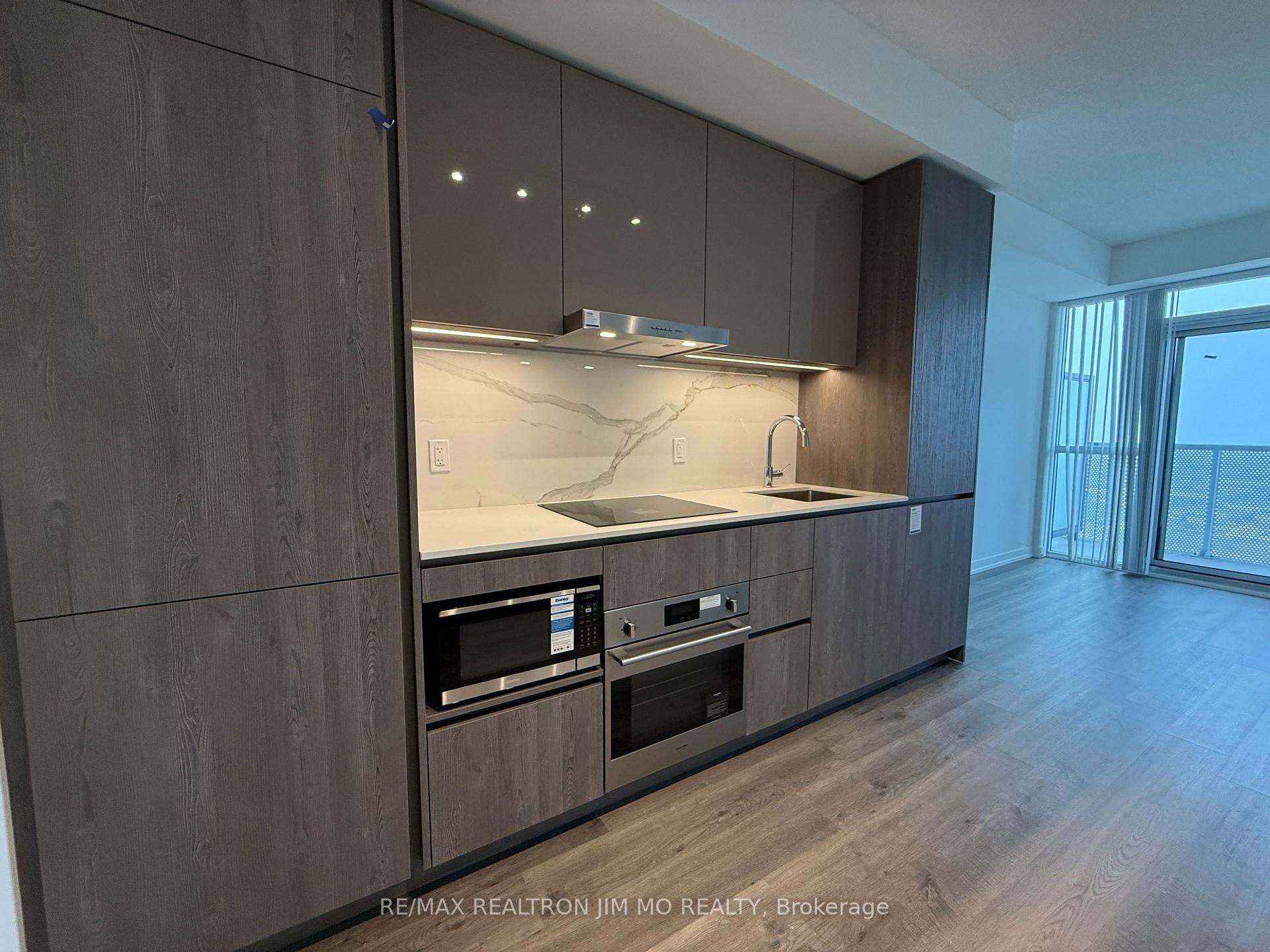 Photo 2 of Unit 4605, 8 Interchange Way, Vaughan, Vaughan Corporate Centre — HOMEH
