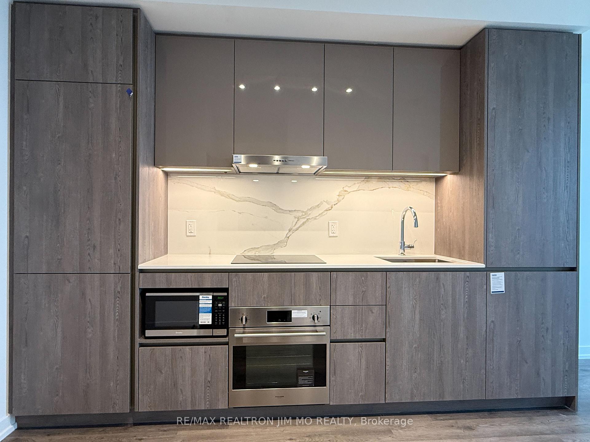 Photo 3 of Unit 4605, 8 Interchange Way, Vaughan, Vaughan Corporate Centre — HOMEH