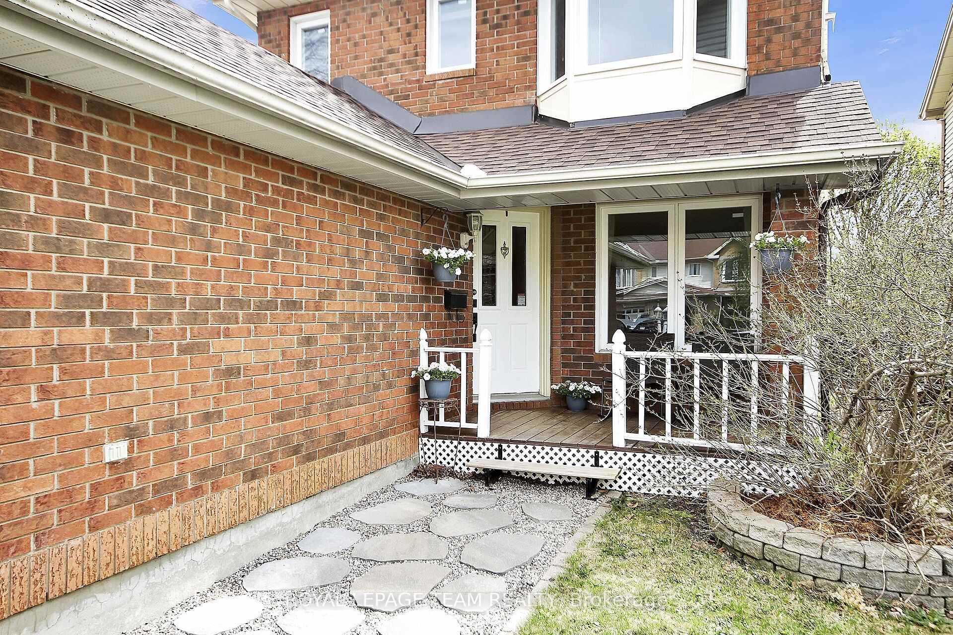 Photo 3 of 102 Longshire Circle, Ottawa, Barrhaven - Longfields — HOMEH
