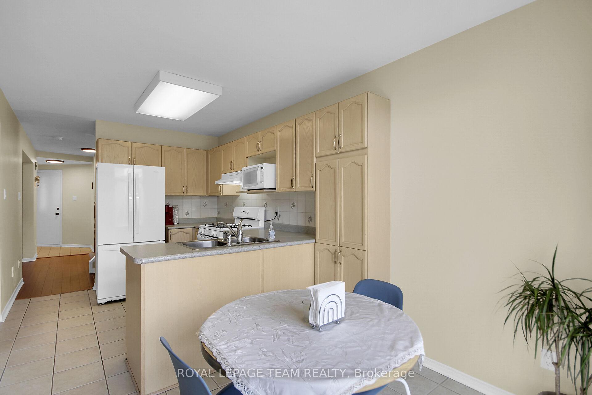 Photo 2 of 102 Longshire Circle, Ottawa, Barrhaven - Longfields — HOMEH