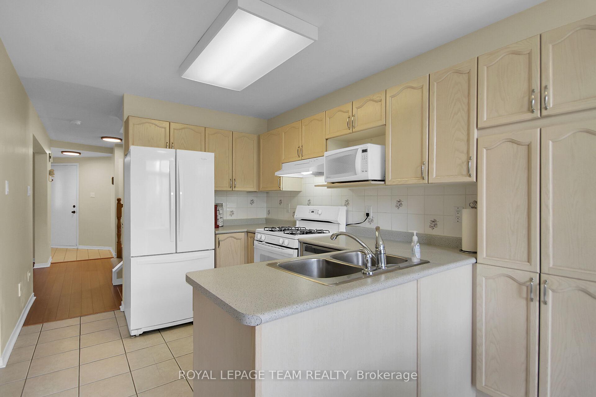 Photo 4 of 102 Longshire Circle, Ottawa, Barrhaven - Longfields — HOMEH