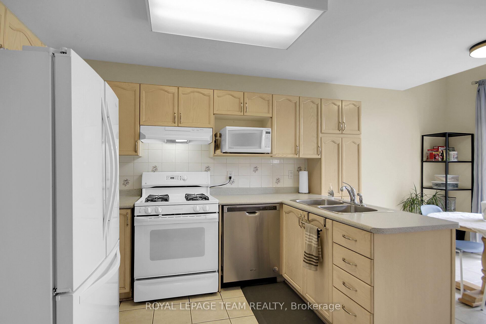 Photo 6 of 102 Longshire Circle, Ottawa, Barrhaven - Longfields — HOMEH