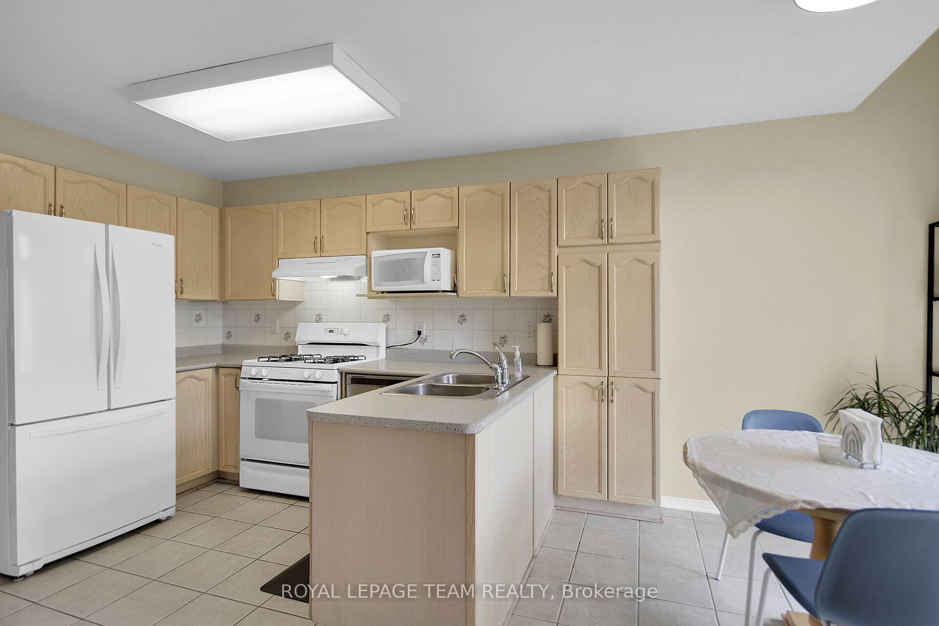 Photo 9 of 102 Longshire Circle, Ottawa, Barrhaven - Longfields — HOMEH