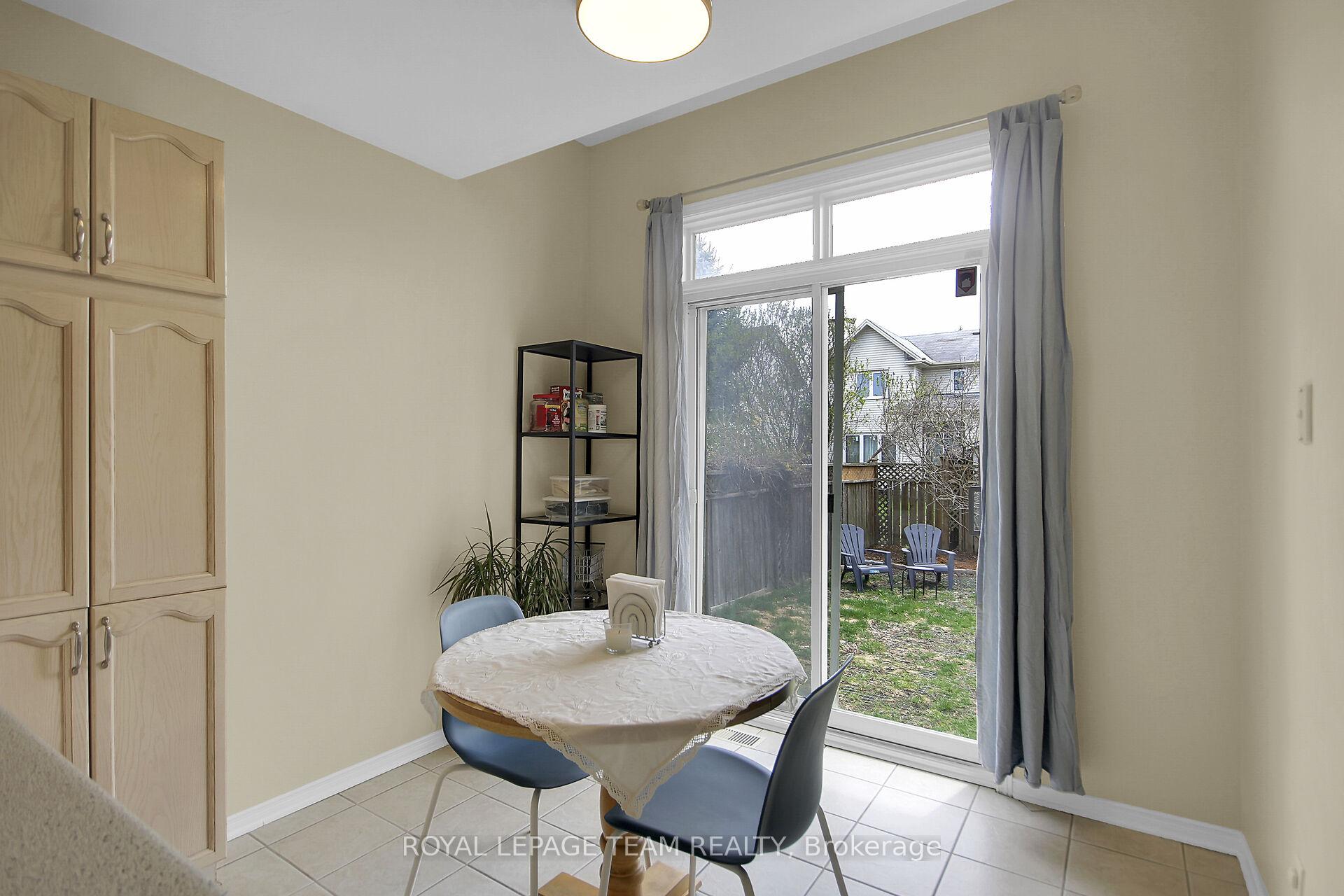 Photo 10 of 102 Longshire Circle, Ottawa, Barrhaven - Longfields — HOMEH