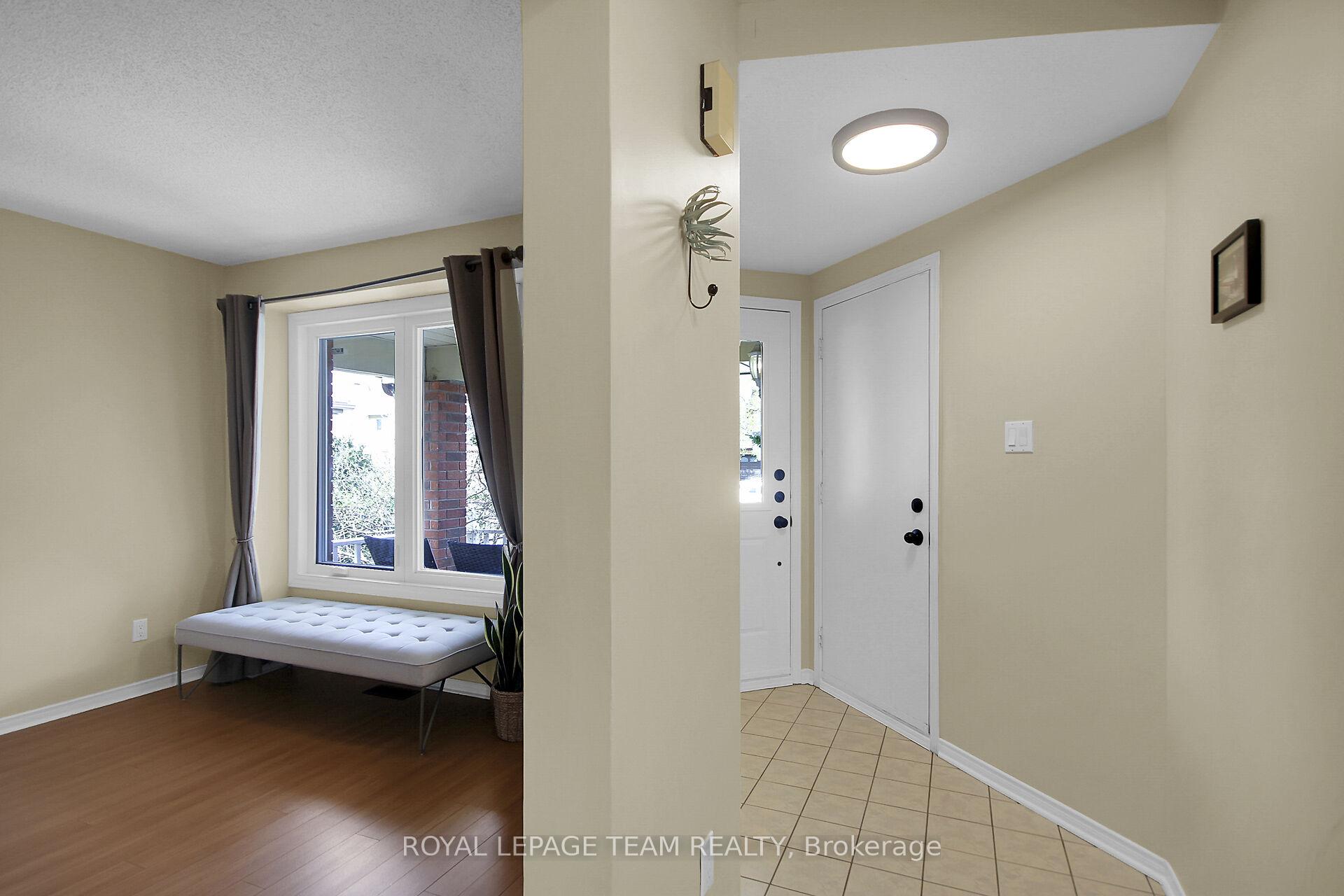 Photo 20 of 102 Longshire Circle, Ottawa, Barrhaven - Longfields — HOMEH