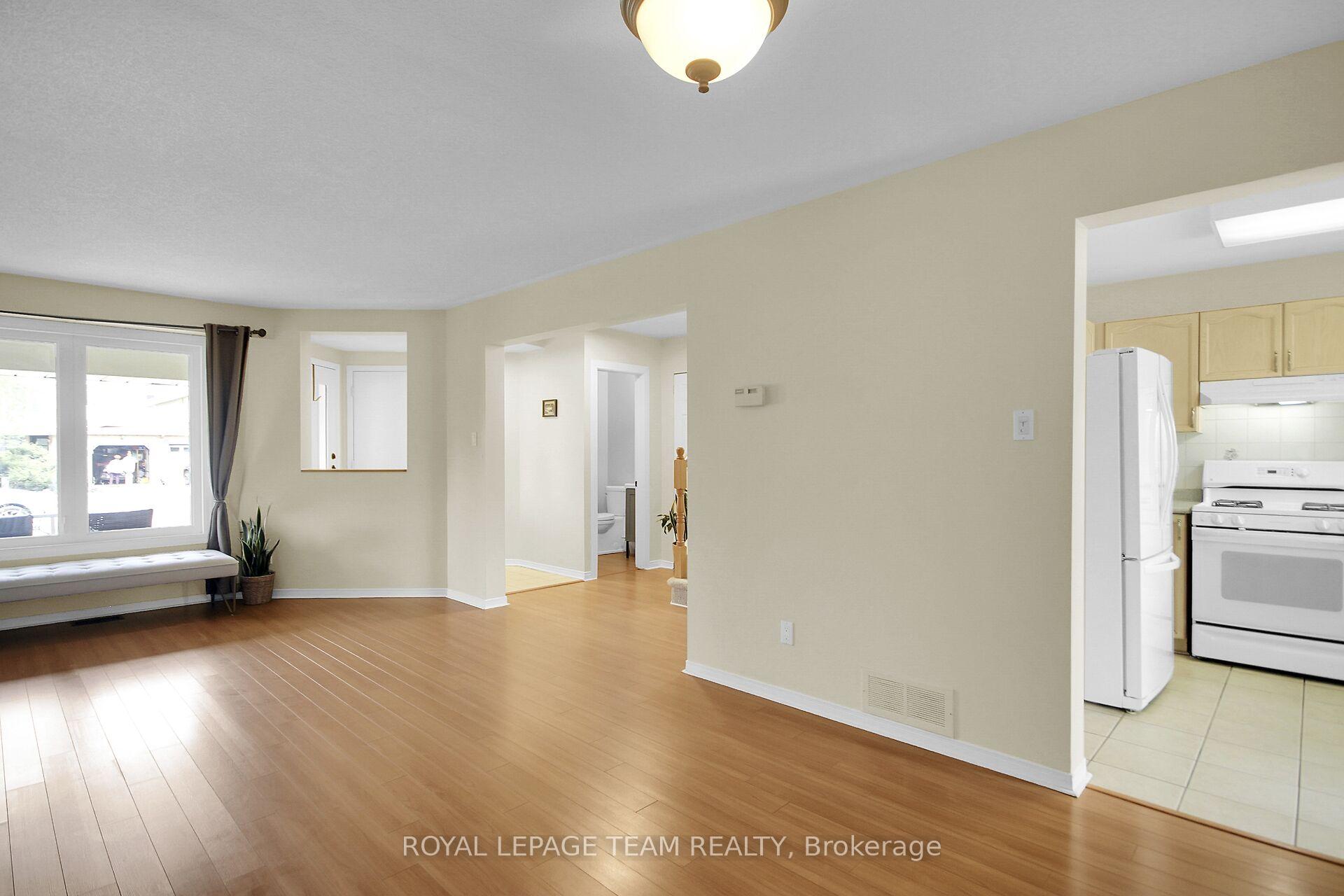 Photo 11 of 102 Longshire Circle, Ottawa, Barrhaven - Longfields — HOMEH