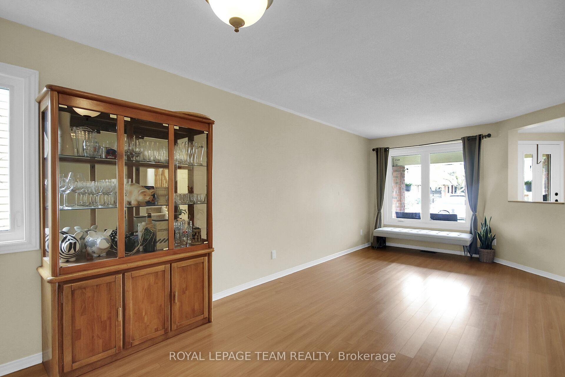 Photo 12 of 102 Longshire Circle, Ottawa, Barrhaven - Longfields — HOMEH