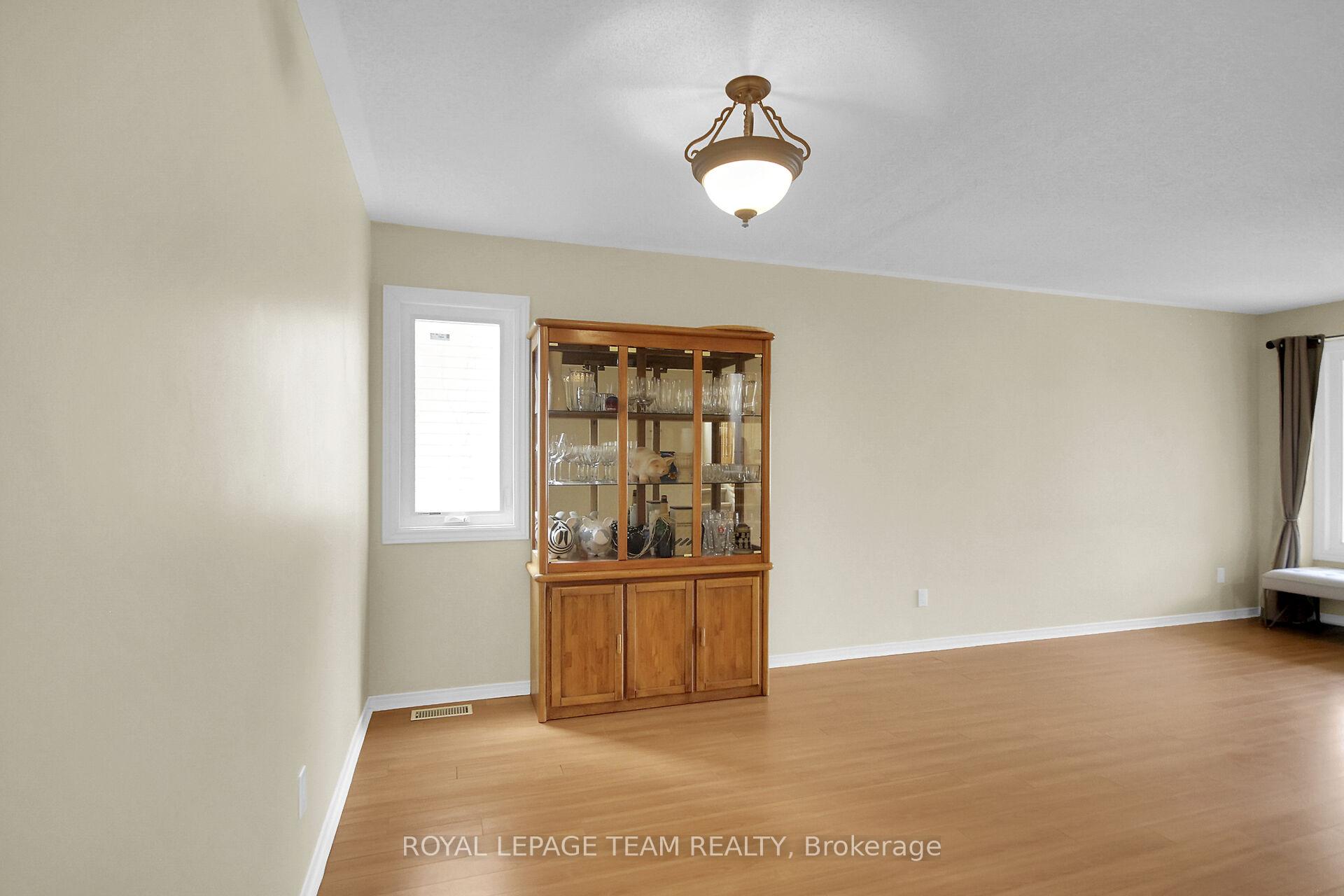 Photo 13 of 102 Longshire Circle, Ottawa, Barrhaven - Longfields — HOMEH