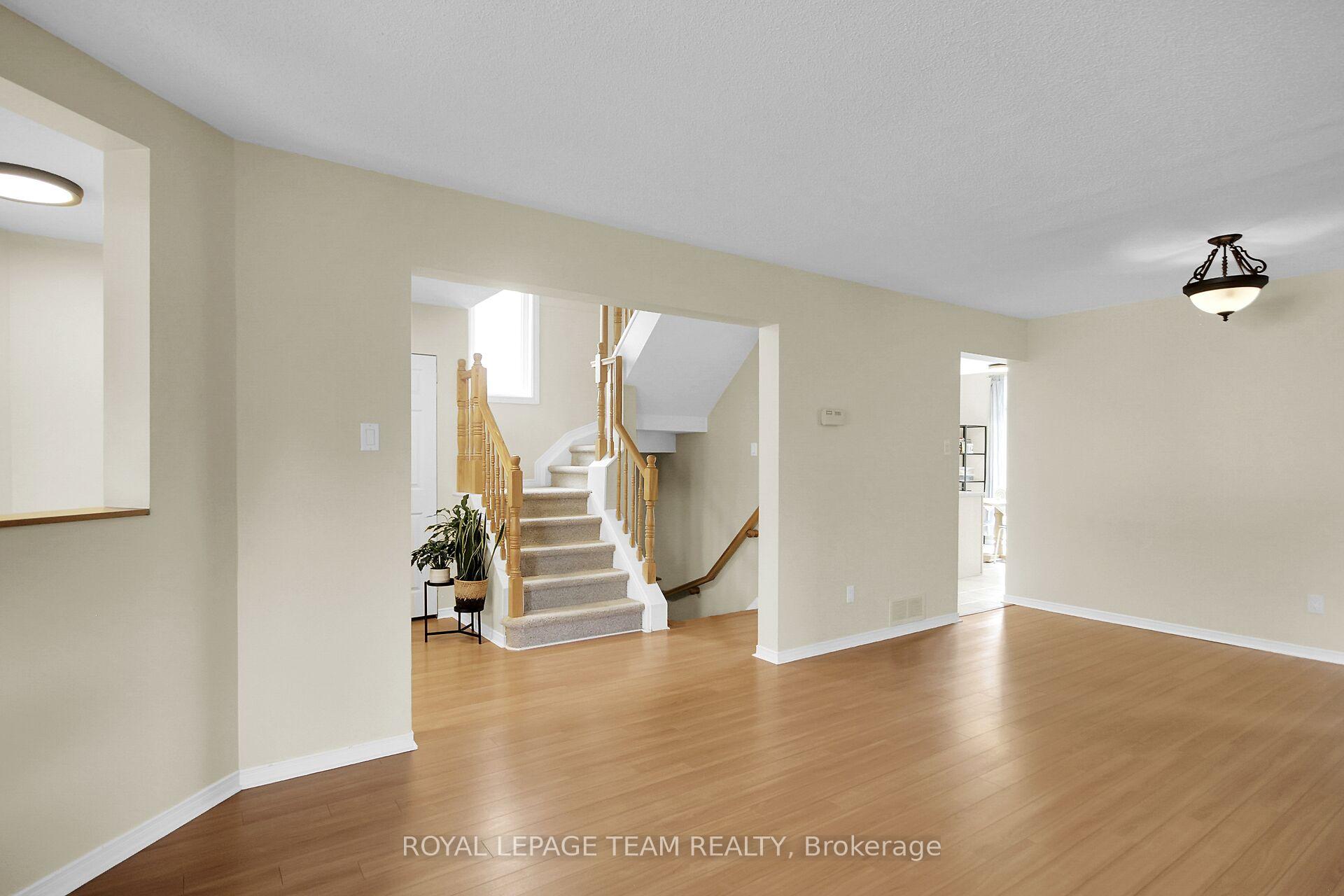 Photo 15 of 102 Longshire Circle, Ottawa, Barrhaven - Longfields — HOMEH
