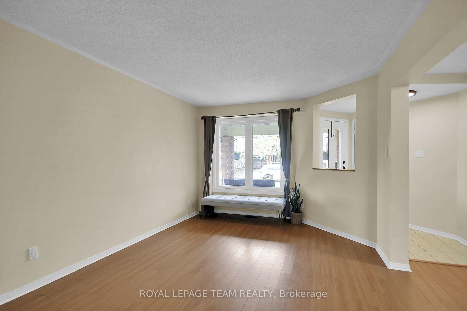 Photo 16 of 102 Longshire Circle, Ottawa, Barrhaven - Longfields — HOMEH