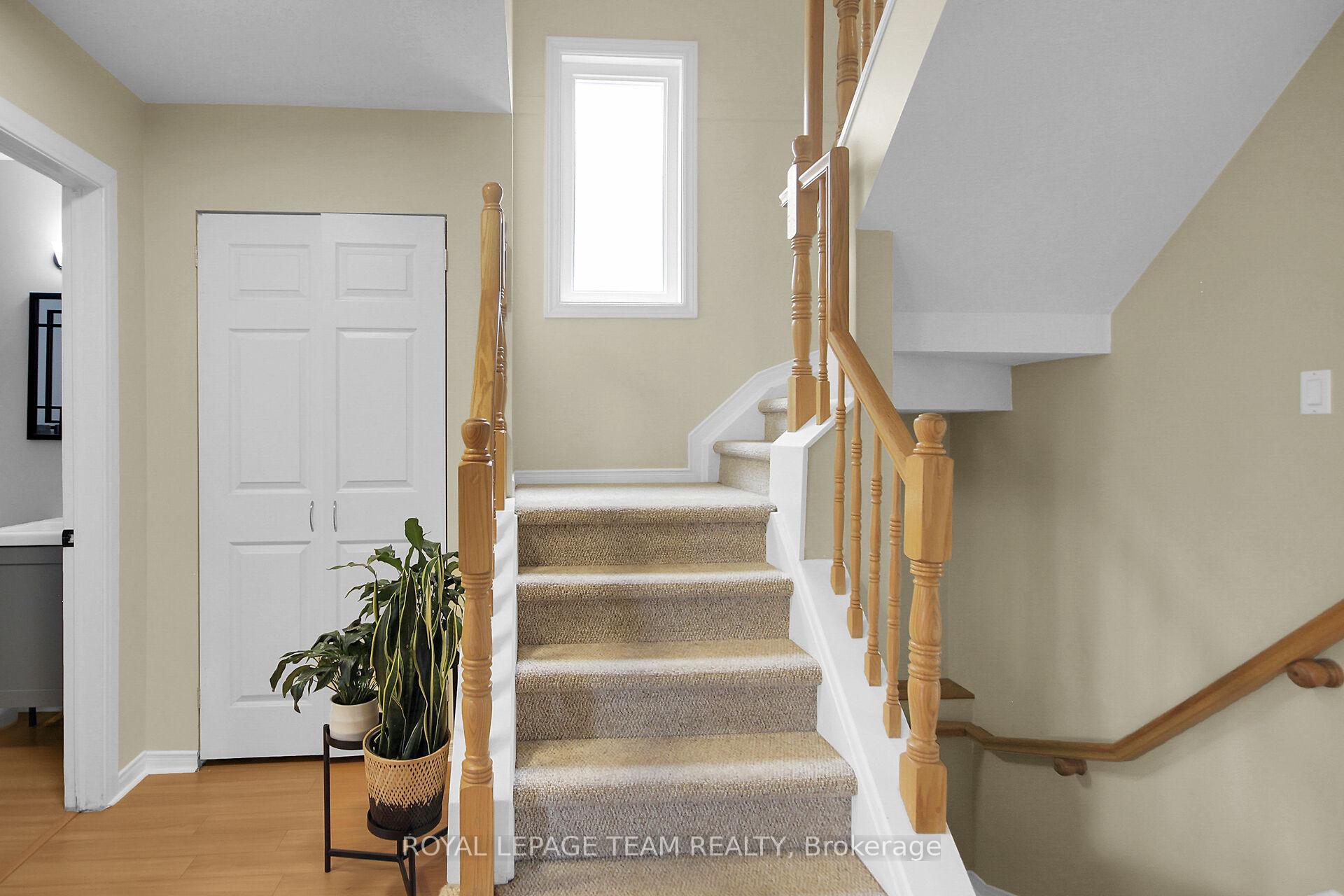 Photo 19 of 102 Longshire Circle, Ottawa, Barrhaven - Longfields — HOMEH