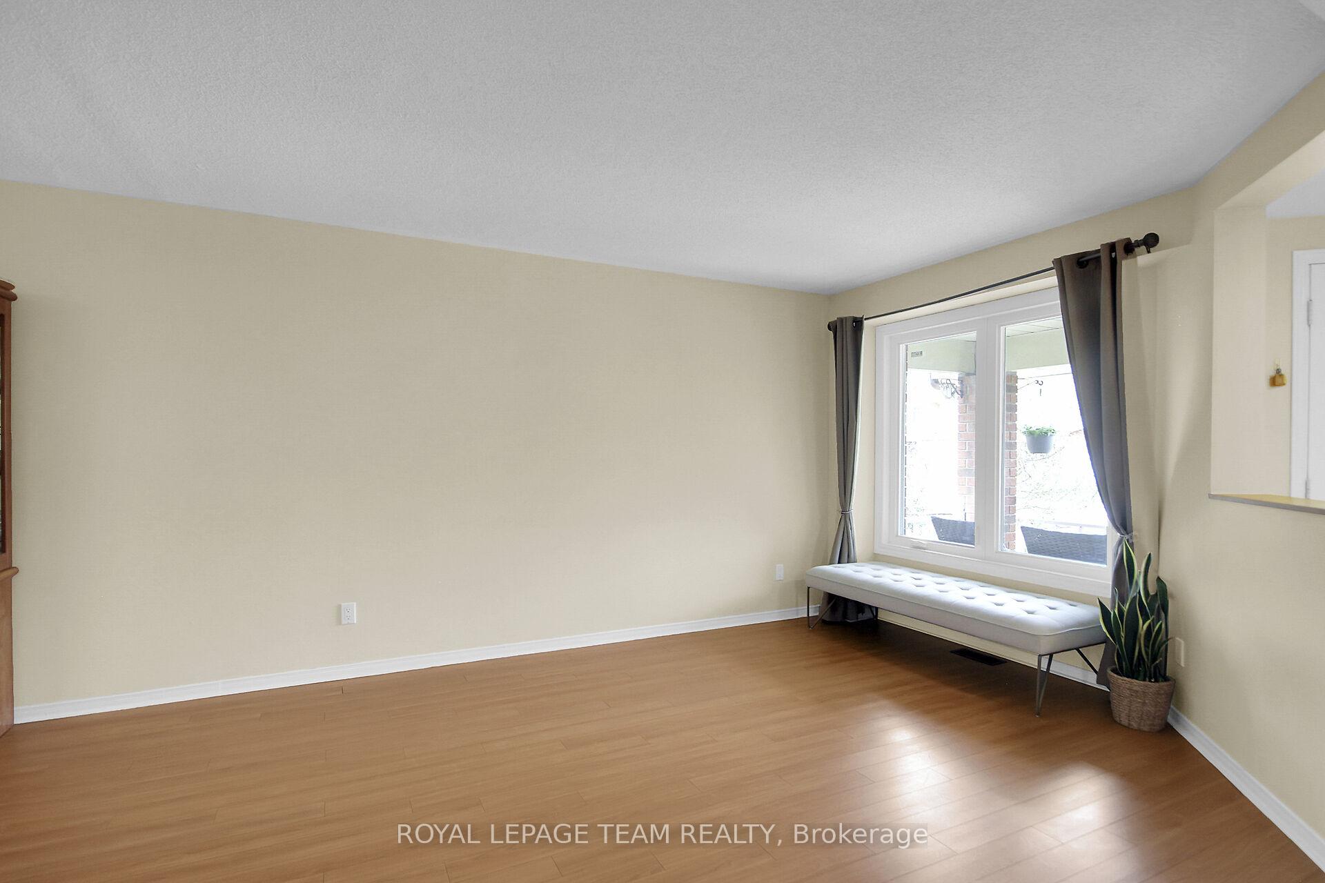 Photo 24 of 102 Longshire Circle, Ottawa, Barrhaven - Longfields — HOMEH