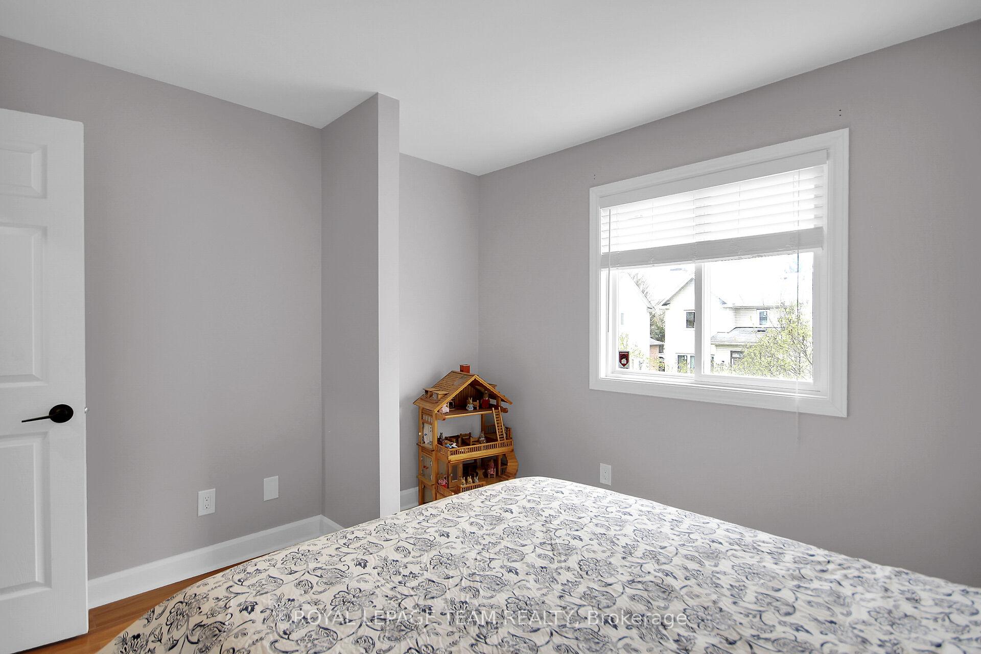 Photo 37 of 102 Longshire Circle, Ottawa, Barrhaven - Longfields — HOMEH