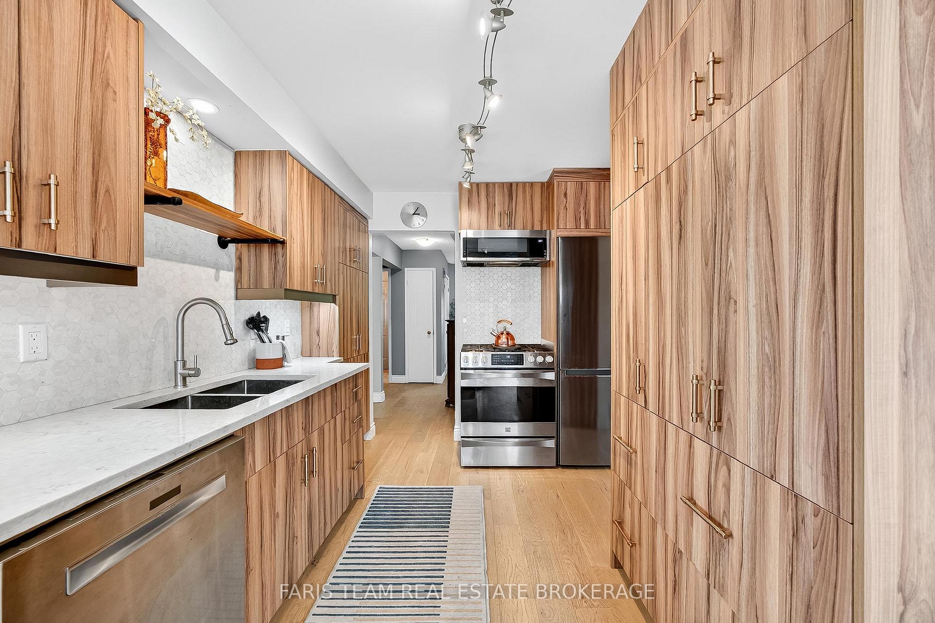 Photo 3 of 30 Ward Drive, Barrie, Painswick North — HOMEH