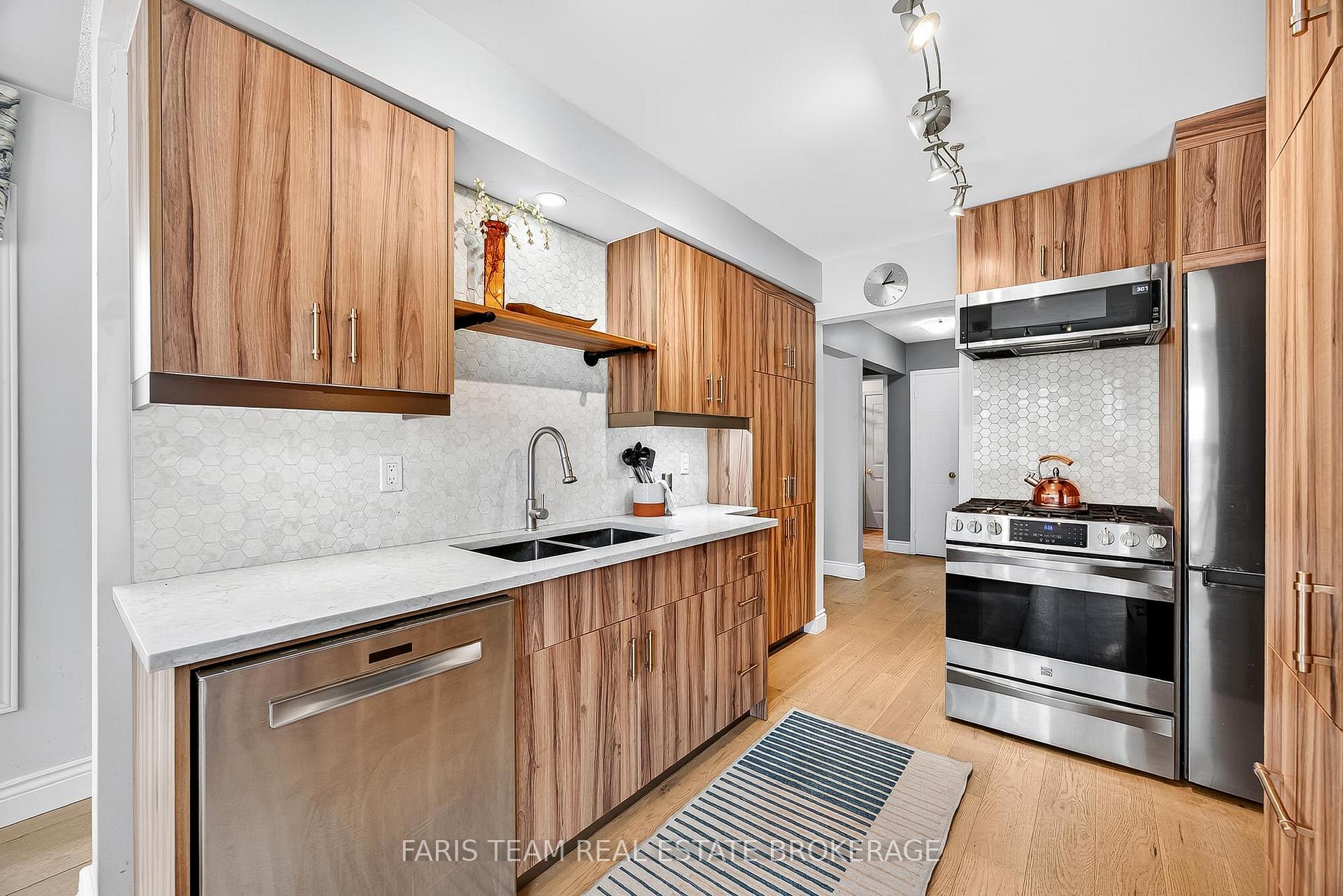 Photo 8 of 30 Ward Drive, Barrie, Painswick North — HOMEH