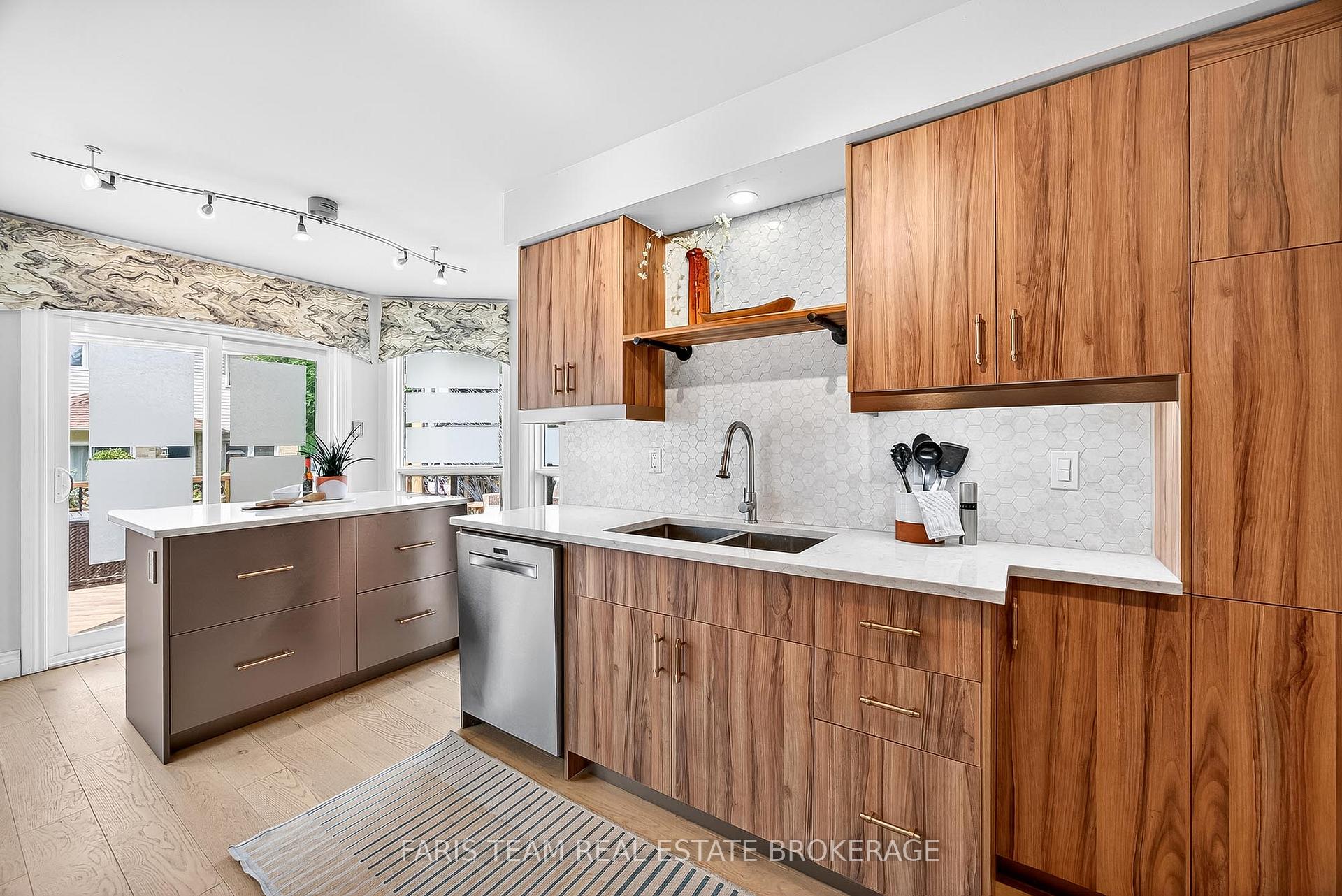 Photo 6 of 30 Ward Drive, Barrie, Painswick North — HOMEH