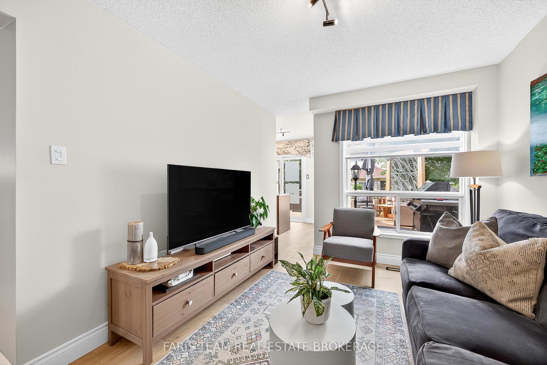 Photo 15 of 30 Ward Drive, Barrie, Painswick North — HOMEH