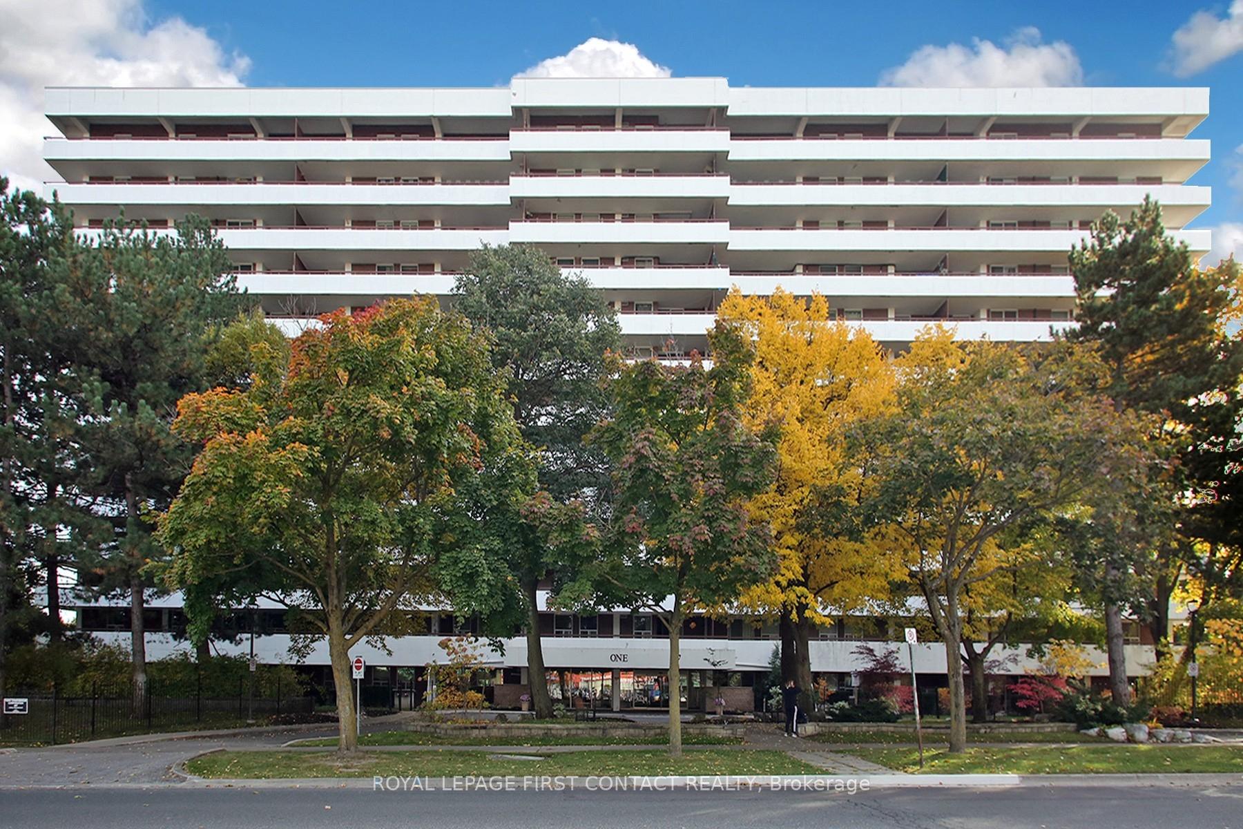 Front of Unit 102, 1 Royal Orchard Blv Boulevard