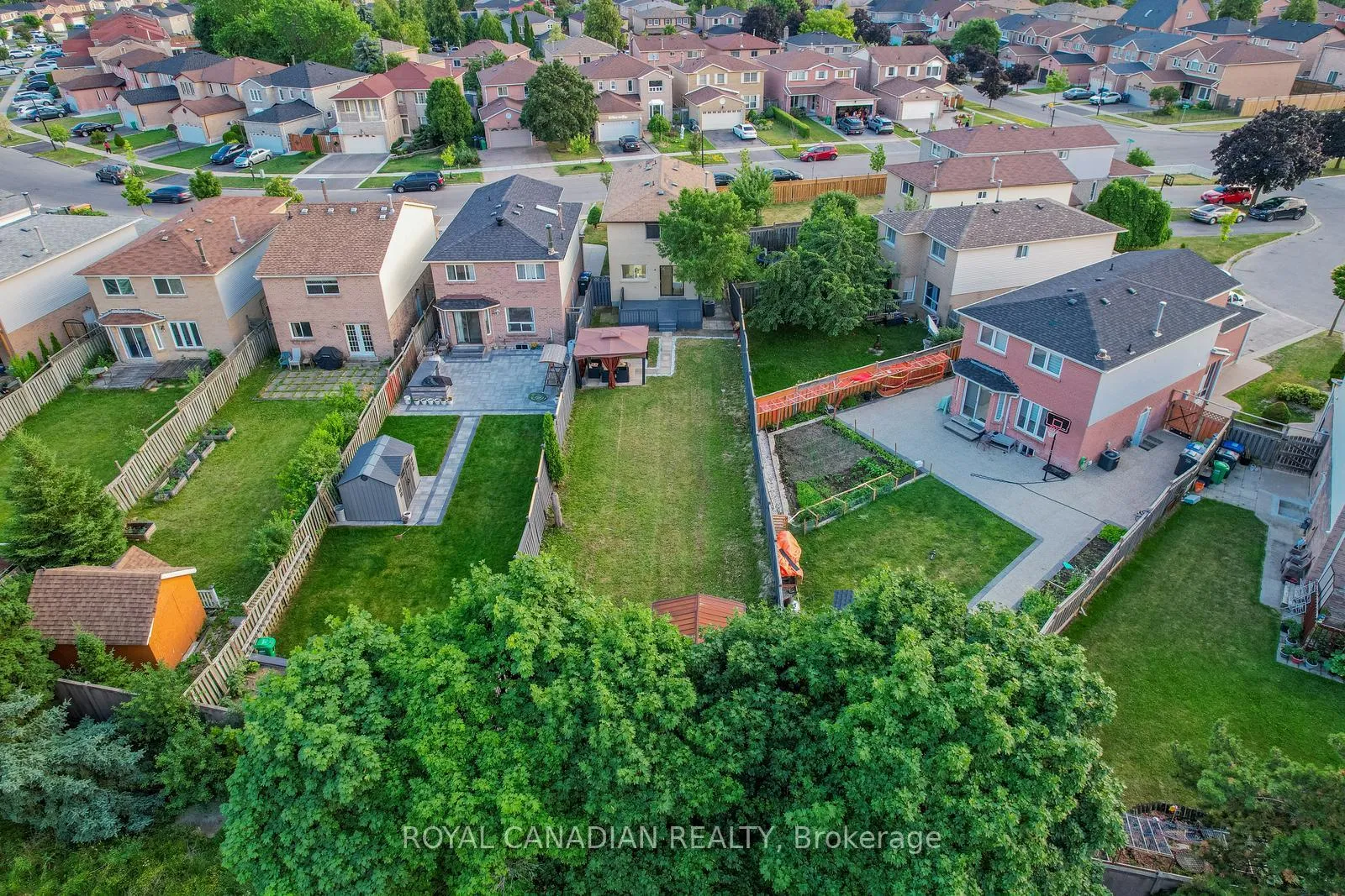 Photo 5 of 60 Cherrytree Drive W, Brampton, Fletcher's Creek South — HOMEH