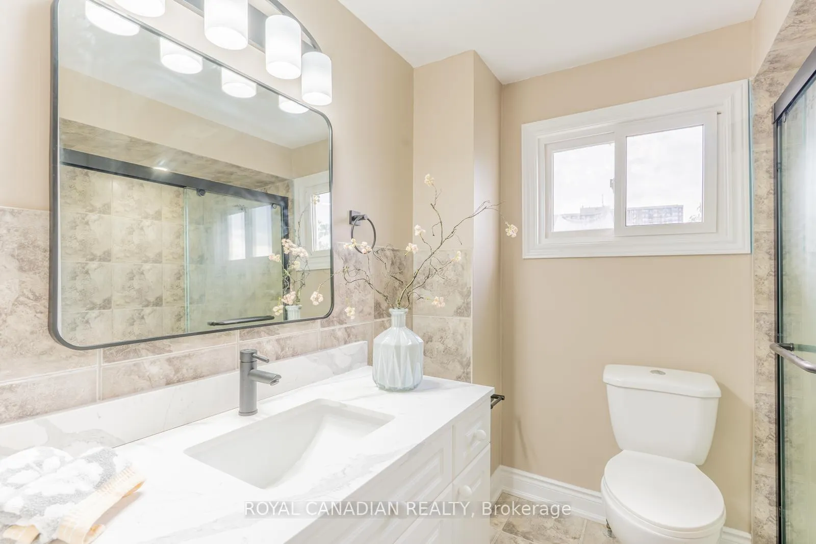 Photo 20 of 60 Cherrytree Drive W, Brampton, Fletcher's Creek South — HOMEH