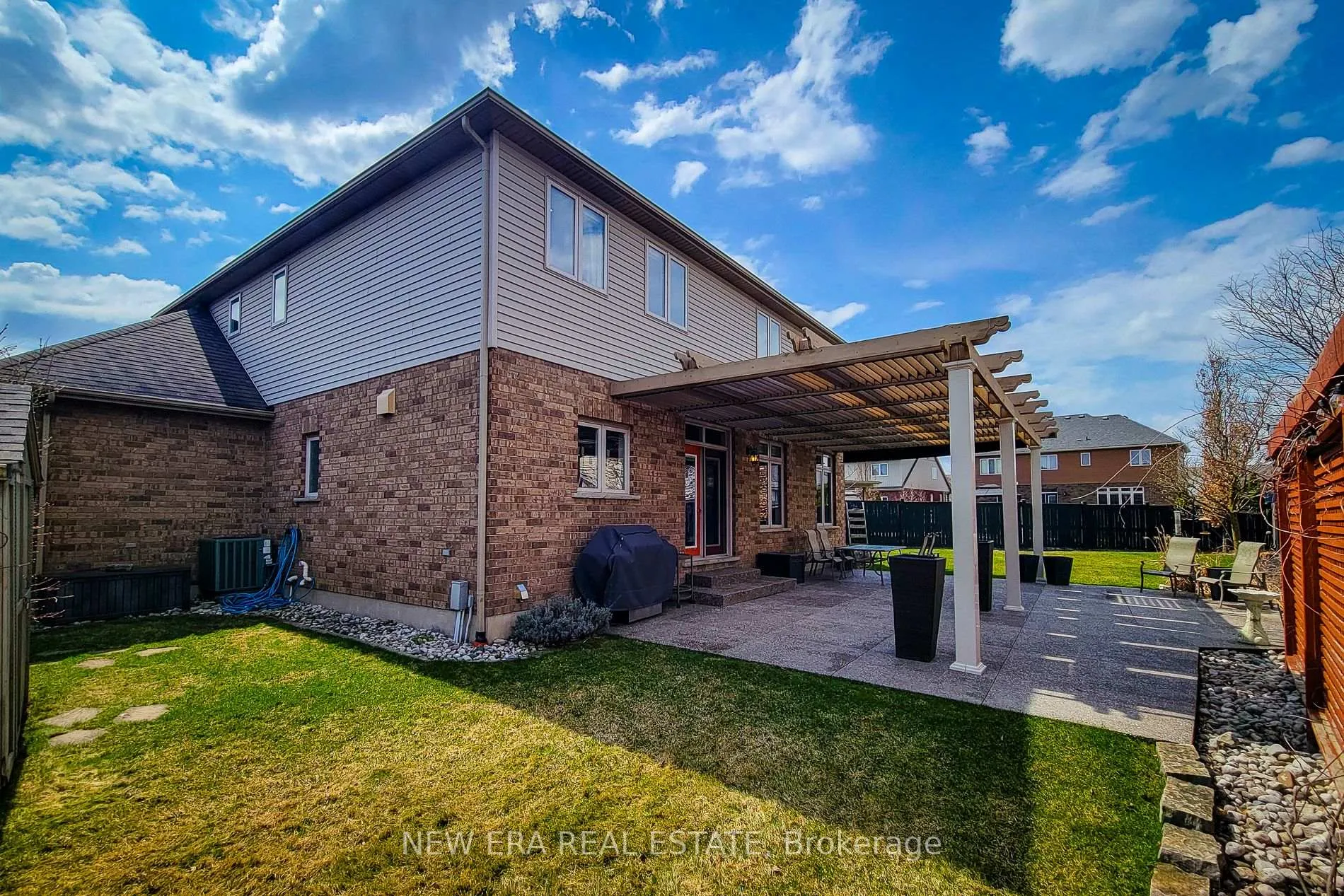 Photo 6 of 13 Alex Grant Place, St. Catharines, Secord Woods — HOMEH