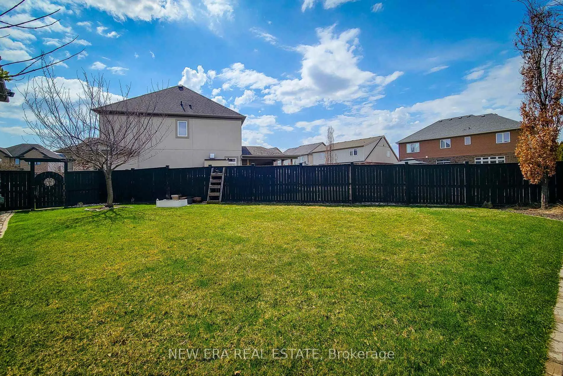 Photo 10 of 13 Alex Grant Place, St. Catharines, Secord Woods — HOMEH