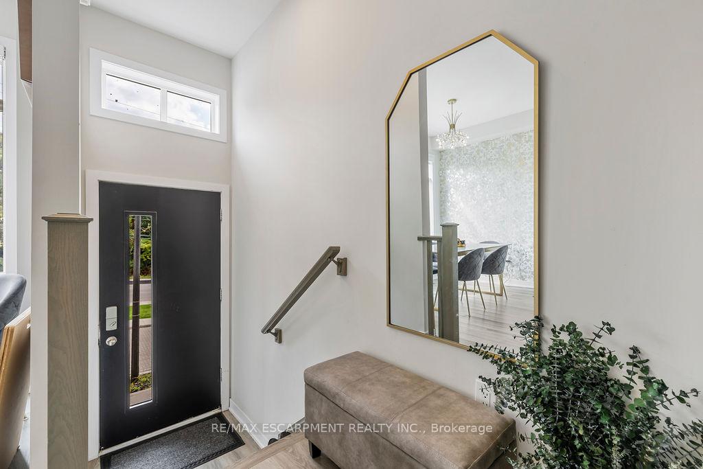 Photo 1 of 4 Wilings Lane, Hamilton, Ancaster — HOMEH
