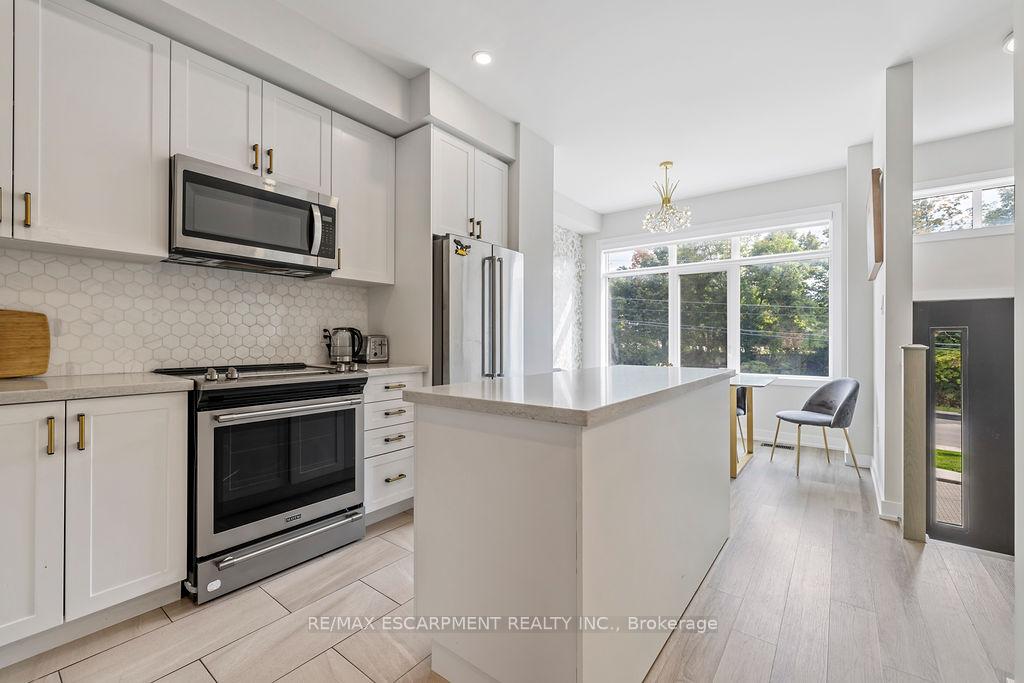 Photo 4 of 4 Wilings Lane, Hamilton, Ancaster — HOMEH