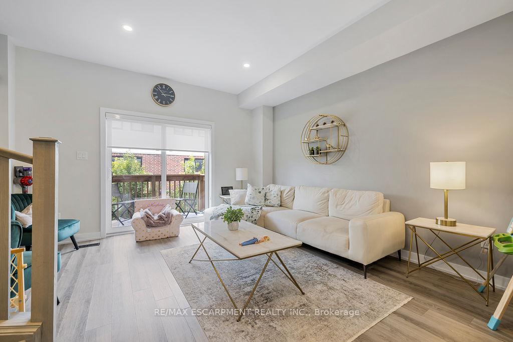 Photo 6 of 4 Wilings Lane, Hamilton, Ancaster — HOMEH
