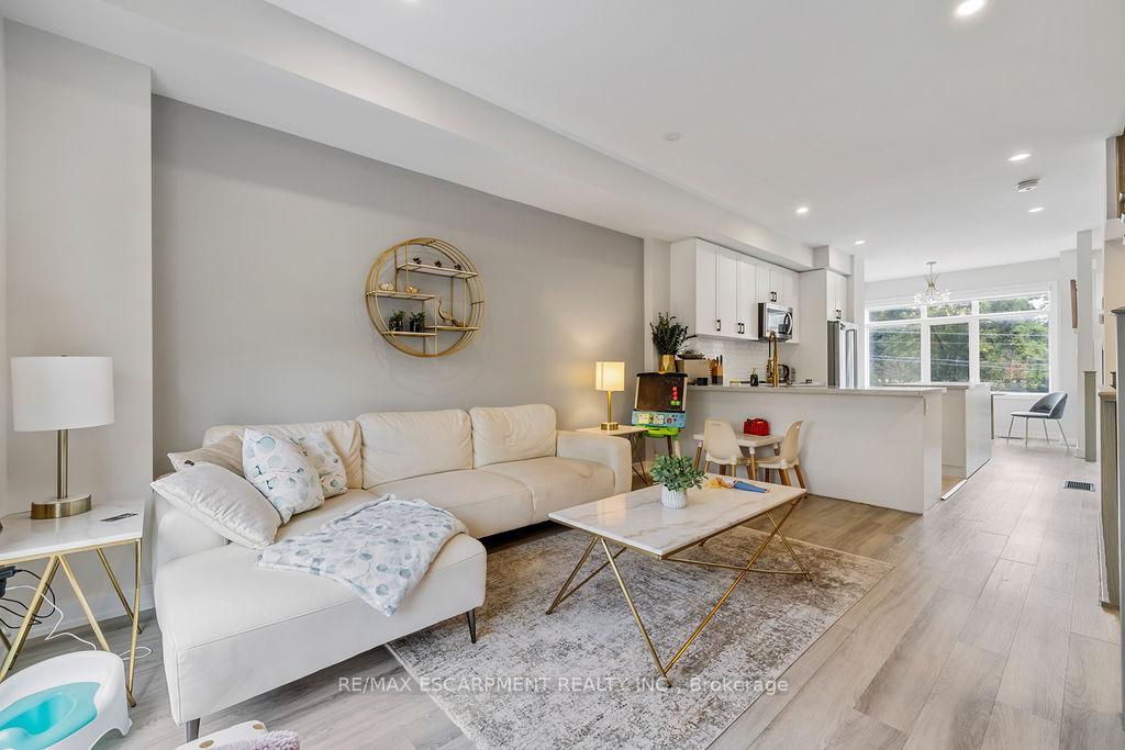 Photo 7 of 4 Wilings Lane, Hamilton, Ancaster — HOMEH