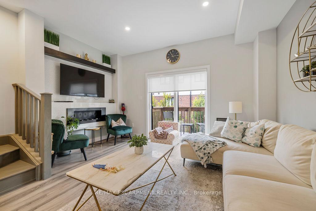 Photo 10 of 4 Wilings Lane, Hamilton, Ancaster — HOMEH