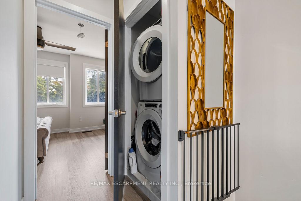 Photo 12 of 4 Wilings Lane, Hamilton, Ancaster — HOMEH