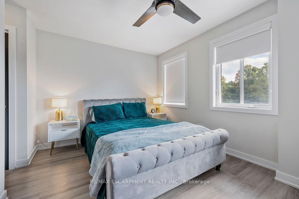 Photo 13 of 4 Wilings Lane, Hamilton, Ancaster — HOMEH