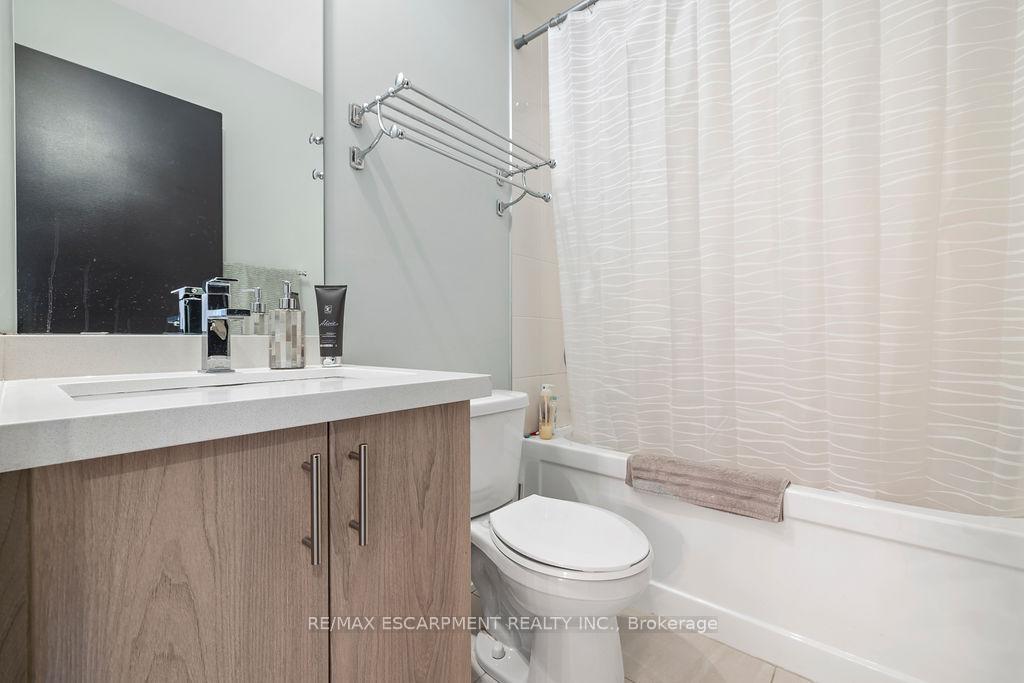 Photo 21 of 4 Wilings Lane, Hamilton, Ancaster — HOMEH