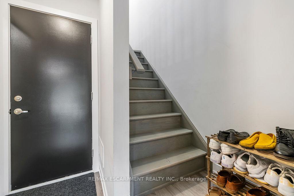 Photo 22 of 4 Wilings Lane, Hamilton, Ancaster — HOMEH
