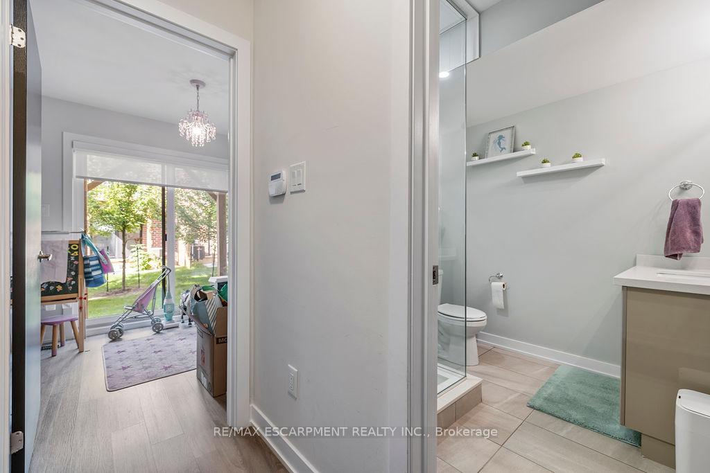 Photo 23 of 4 Wilings Lane, Hamilton, Ancaster — HOMEH